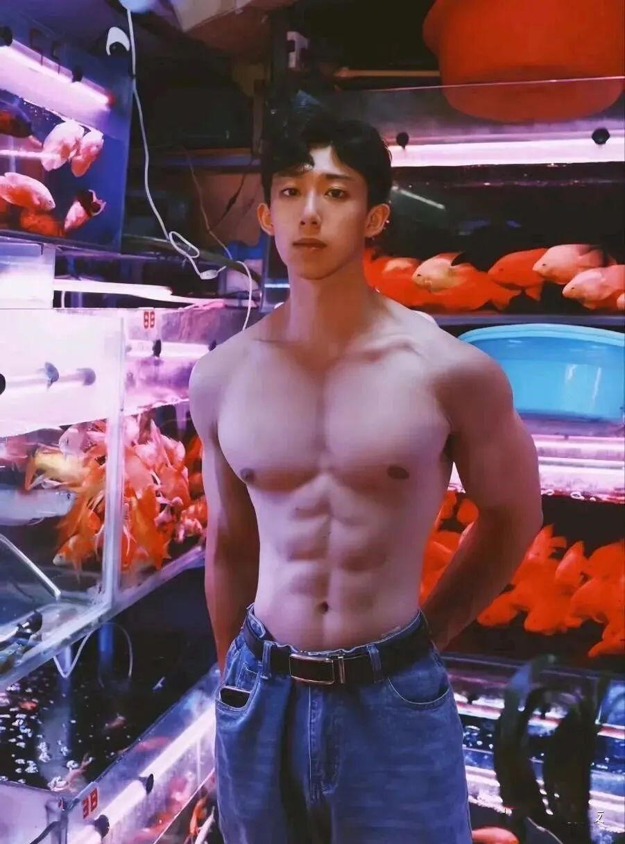 腹肌超帅小帅哥